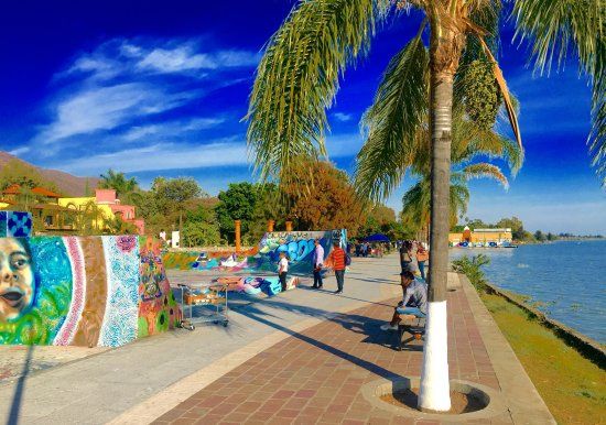 el Malecón de Ajijic